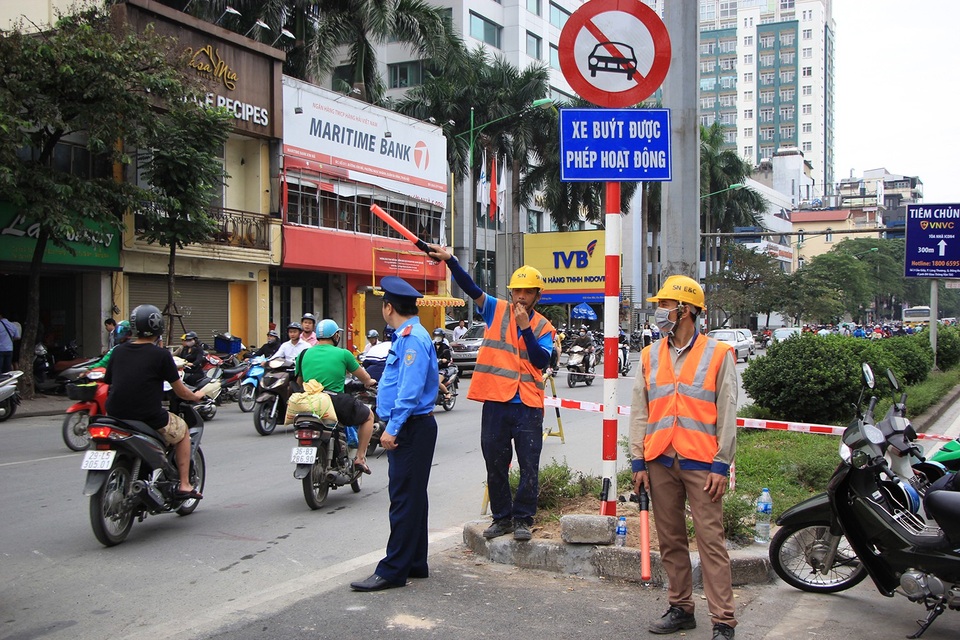 Rào đường Kim Mã phục vụ thi công ga ngầm đường sắt đô thị Hà Nội - 9 Rào đường Kim Mã phục vụ thi công ga ngầm đường sắt đô thị Hà Nội - 9