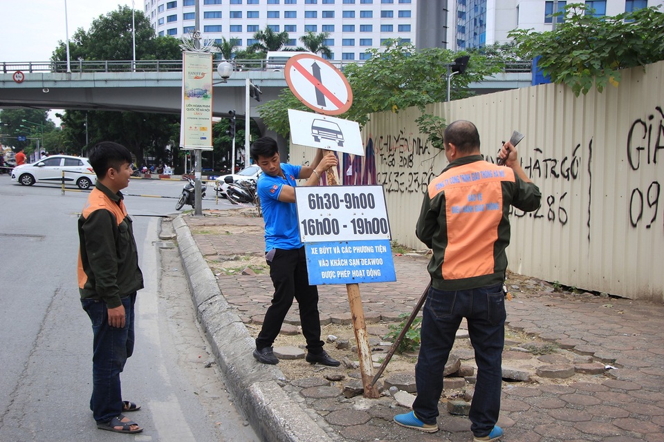 Rào đường Kim Mã phục vụ thi công ga ngầm đường sắt đô thị Hà Nội - 8
Một số đoạn đường được phân luồng lại.