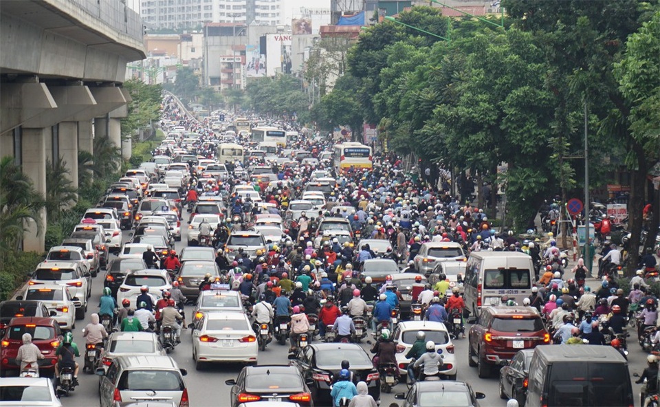 Người và xe "xếp" kín đường Nguyễn Trãi trong sáng đầu tuần - 1 Người và xe "xếp" kín đường Nguyễn Trãi trong sáng đầu tuần - 1