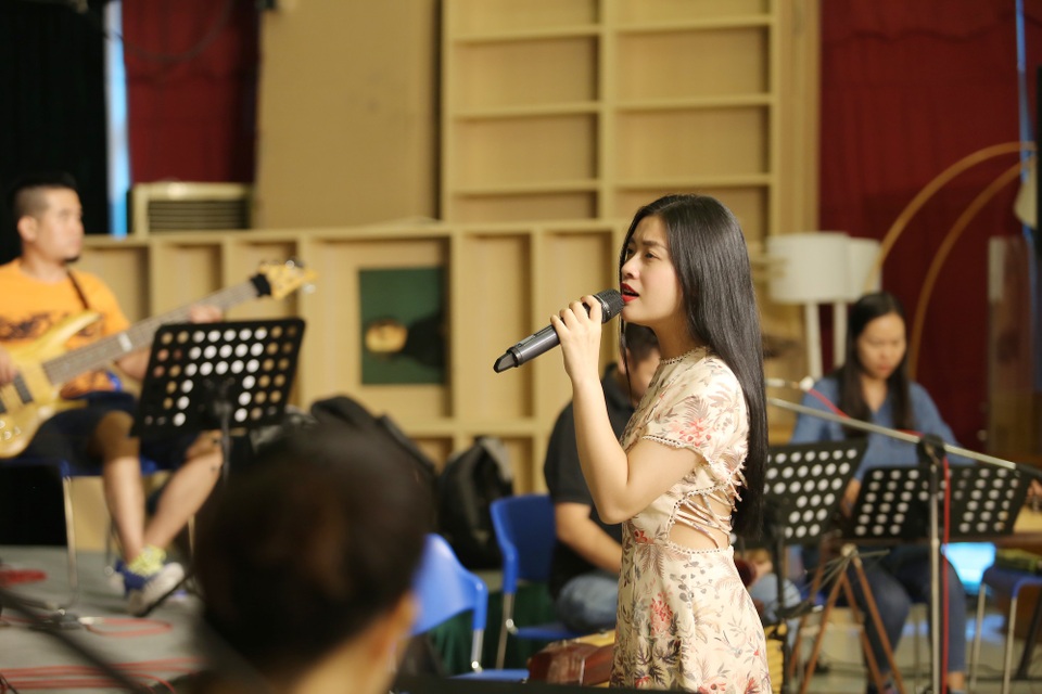 Thanh Lam, Trọng Tấn như “lên đồng” tập nhạc cùng Phạm Phương Thảo - 3 Ca sĩ Thu Hằng cũng sẽ xuất hiện trong liveshow Mơ duyên của Phạm Phương Thảo với tư cách khách mời.