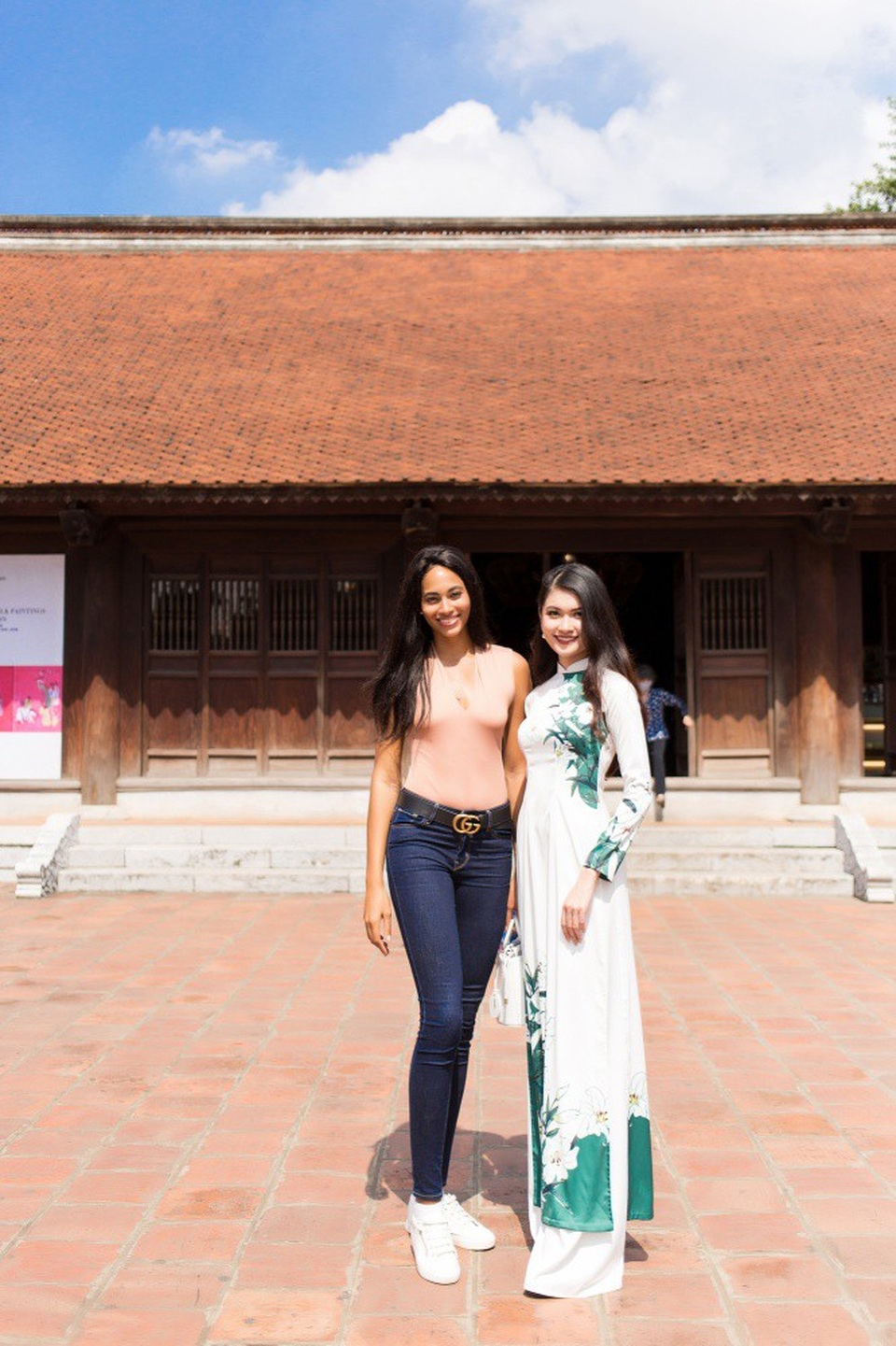 Thùy Dung có dịp dẫn Raquel Pélissier tham quan một số danh lam thắng cảnh tại Hà Nội.