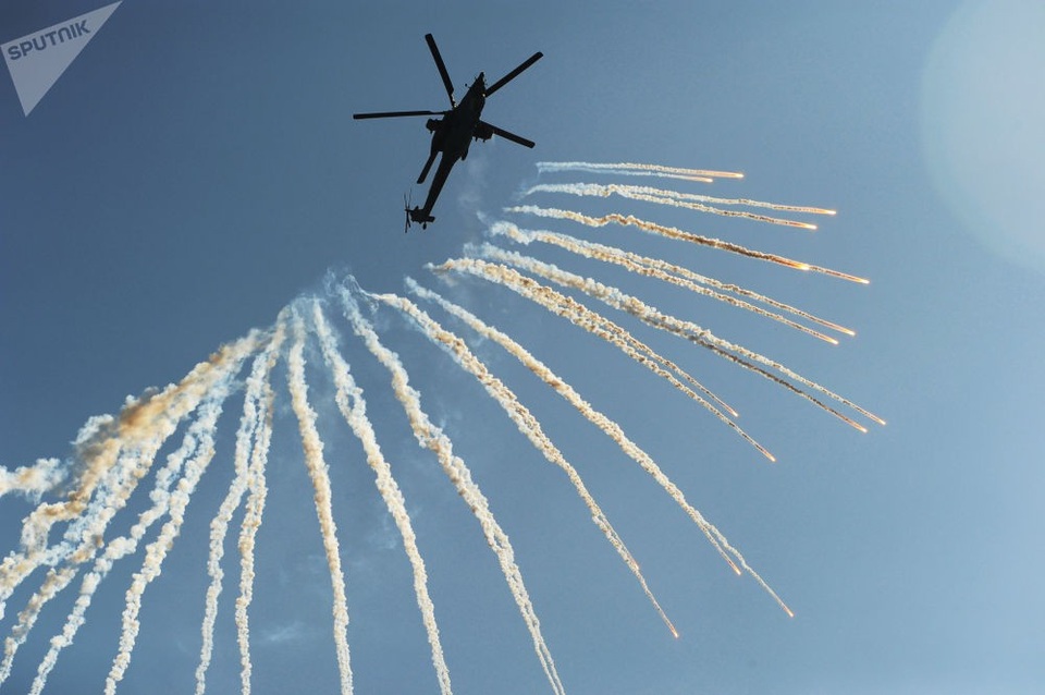 Dàn trực thăng quân sự “khủng” của Nga - 2
Trực thăng “thợ săn đêm” Mi-28N thực hiện màn biểu diễn ấn tượng trong một sự kiện của lực lượng vũ trang Nga ở thành Rostov-on-Don, tỉnh Rostov.