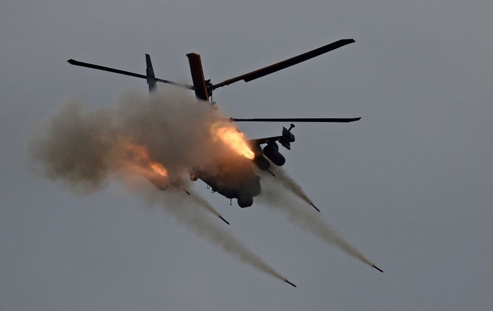 Dàn trực thăng quân sự “khủng” của Nga - 7
Trực thăng “cá sấu” Kamov Ka-52 tại bãi diễn tập Alabino trong bài biểu diễn tại Diễn đàn Kỹ thuật Quân sự Quốc tế Army-2016.