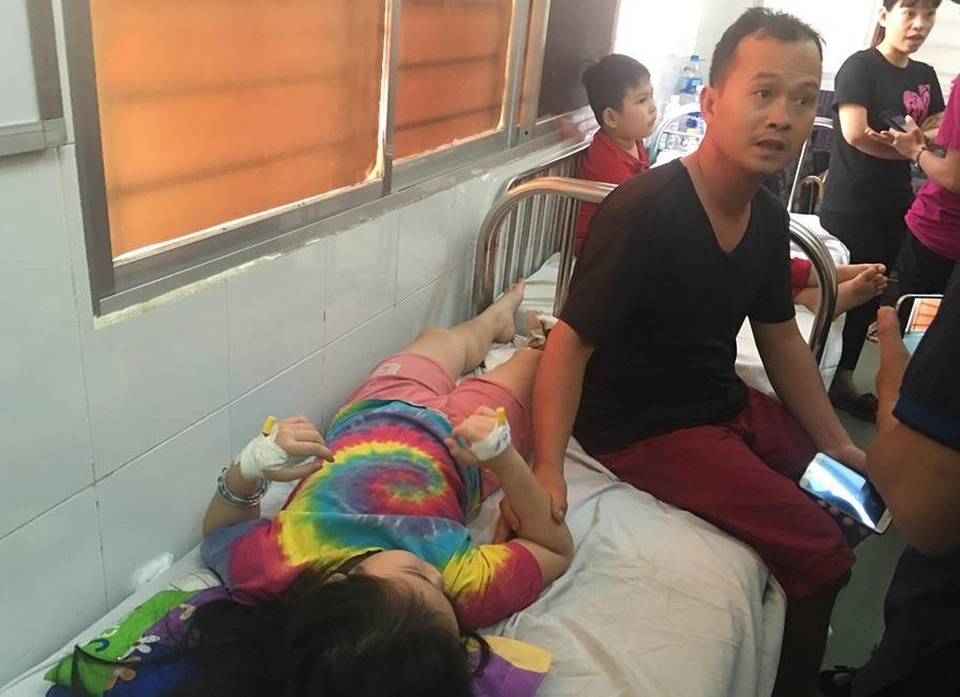 Vụ nhập viện sau ăn bánh mì: nhiều trẻ bị sốc - 2 11 trẻ đã phải chuyển đến Bệnh viện Nhi Đồng 1 cấp cứu, điều trị vì diễn tiến nặng