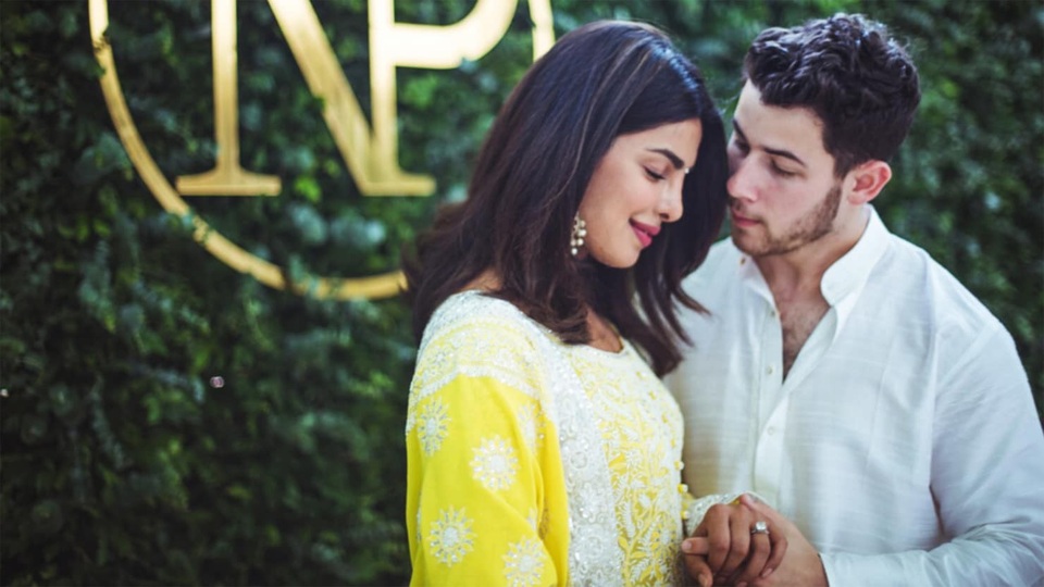 
Nick Jonas cũng đã đưa bố mẹ tới thăm nhà bạn gái Priyanka Chopra

