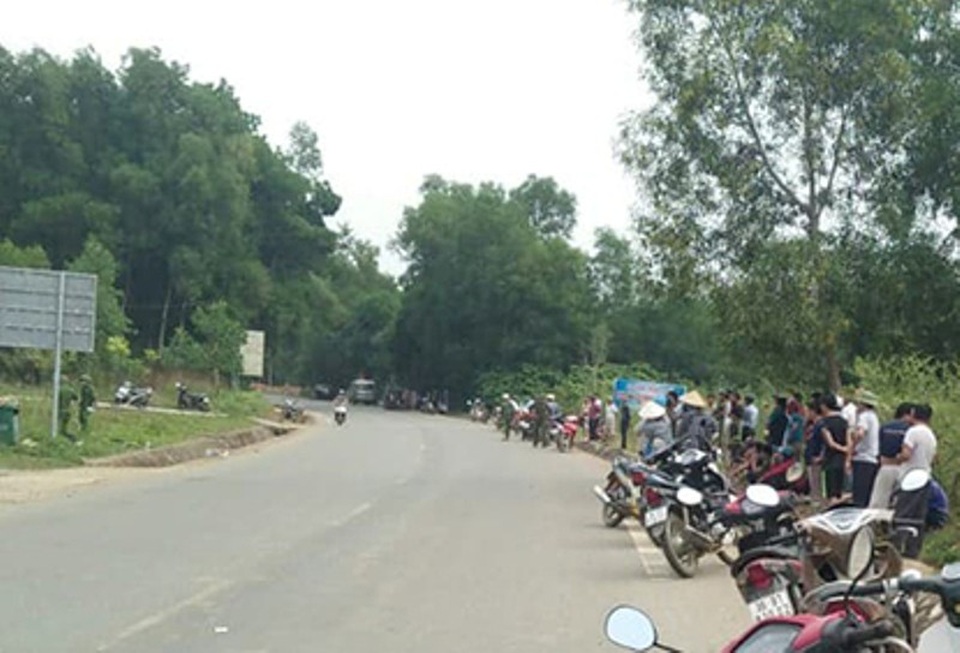 Phát hiện thi thể đang phân hủy cạnh nhà hàng lớn bên đường - 1 Hiện trường khu vực phát hiện thi thể nạn nhân.