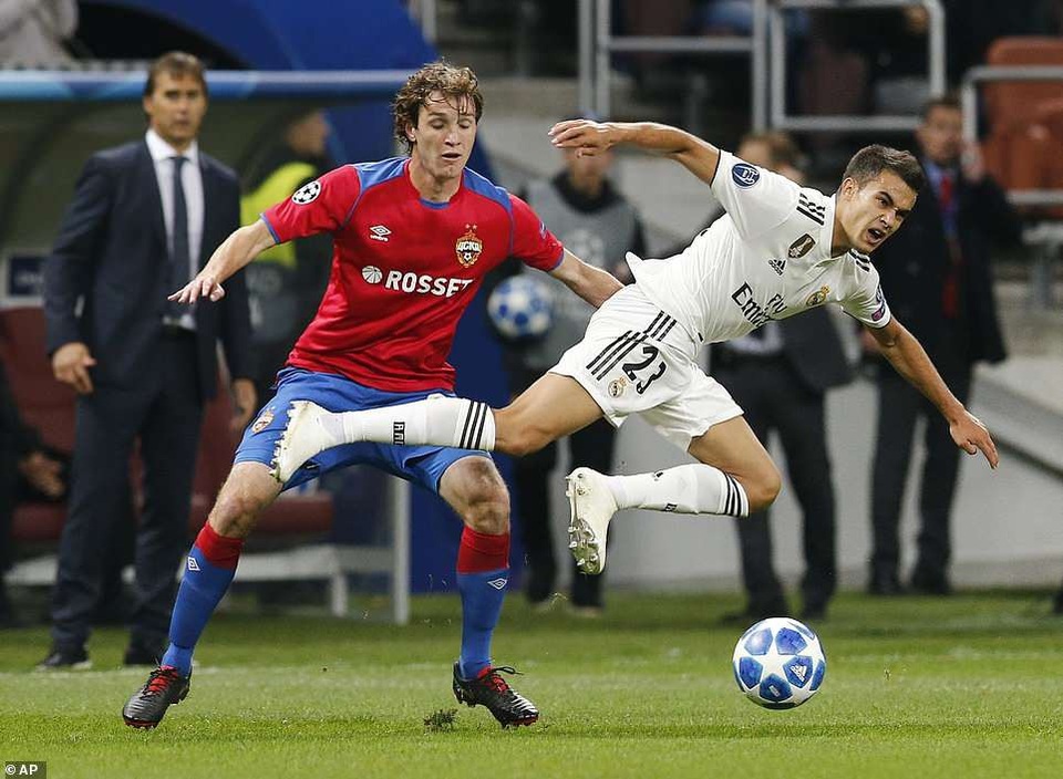 Real Madrid gục ngã đau đớn trước CSKA Moscow tại nước Nga - 6
Mario Fernandes trong tình huống ngăn chặn tài năng trẻ Sergio Reguilon của Real Madrid