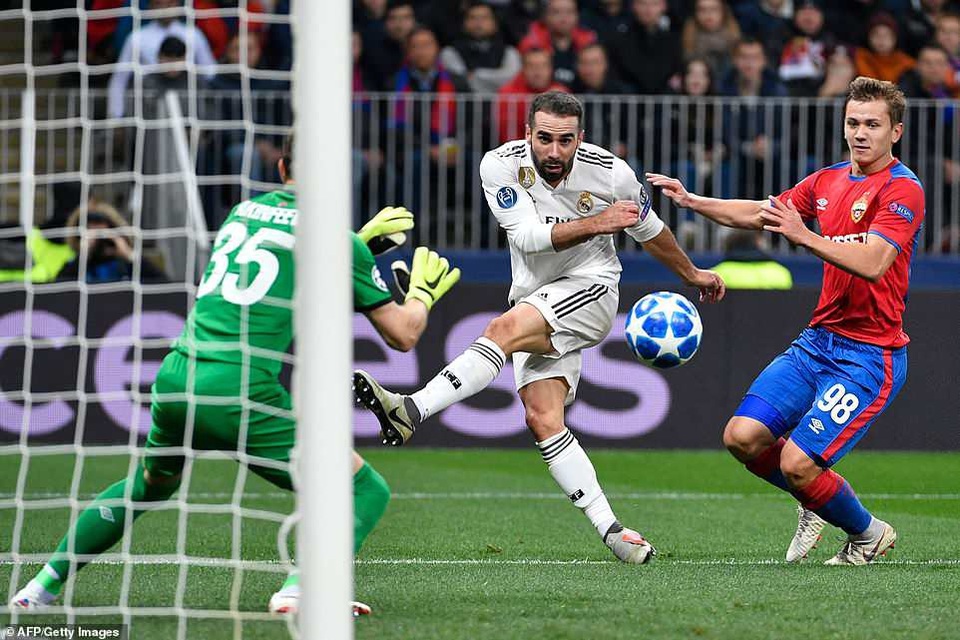 Real Madrid gục ngã đau đớn trước CSKA Moscow tại nước Nga - 11
Carvajal dứt điểm đi ra ngoài khung thành CSKA Moscow sau tác động từ Ivan Oblyakov