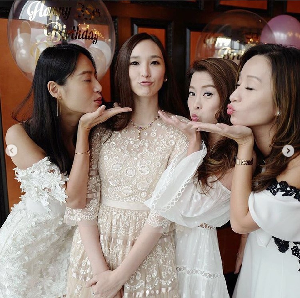 
Ngô Bội Từ hạnh phúc đón sinh nhật lần thứ 40 bên bạn bè.
