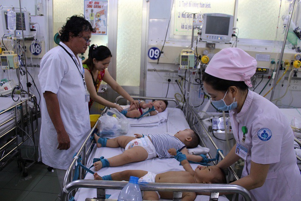 Y bác sĩ kiệt sức giữa điểm nóng dịch bệnh - 2 Những kiểm tra, chẩn đoán mức độ bệnh ở trẻ hiện chưa có phương tiện hỗ trợ tối ưu cho bác sĩ
