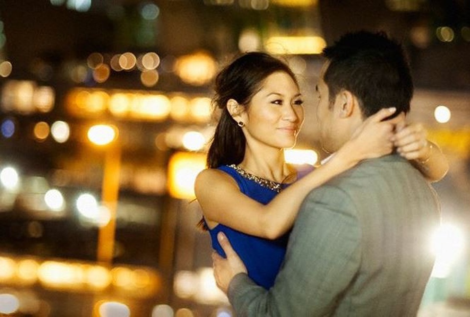 Gái xinh ôm hận vì giữ người yêu bằng... "trái cấm" - 1