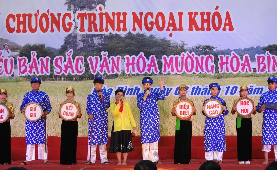Hòa Bình: Học ngoại khóa “Tìm hiểu bản sắc văn hóa Mường” - 3 Hòa Bình: Học ngoại khóa “Tìm hiểu bản sắc văn hóa Mường” - 3