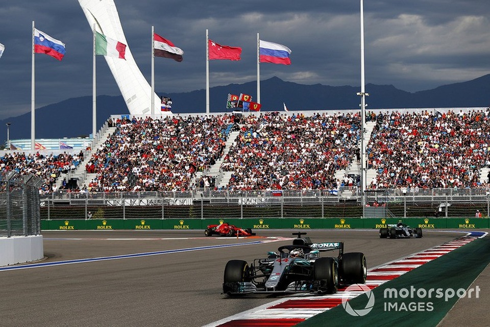 Bottas chủ động “nhường” chiến thắng chặng Sochi cho Hamilton - 8 Bottas chủ động “nhường” chiến thắng chặng Sochi cho Hamilton - 8