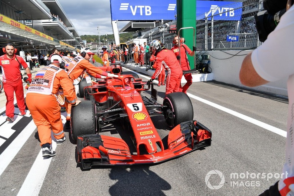 Bottas chủ động “nhường” chiến thắng chặng Sochi cho Hamilton - 7 Bottas chủ động “nhường” chiến thắng chặng Sochi cho Hamilton - 7