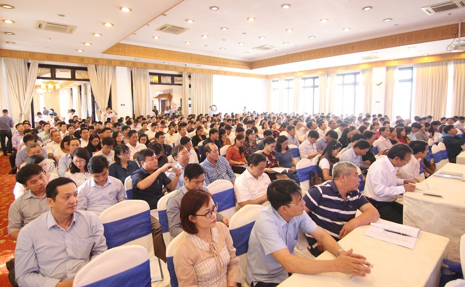 Khởi nghiệp của học sinh, sinh viên thấp, vì sao? - 5 Các đại biểu chăm chú lắng nghe các chính sách, định hướng mới về nghề nghiệp thời đại mới 4.0 cho công tác HSSV