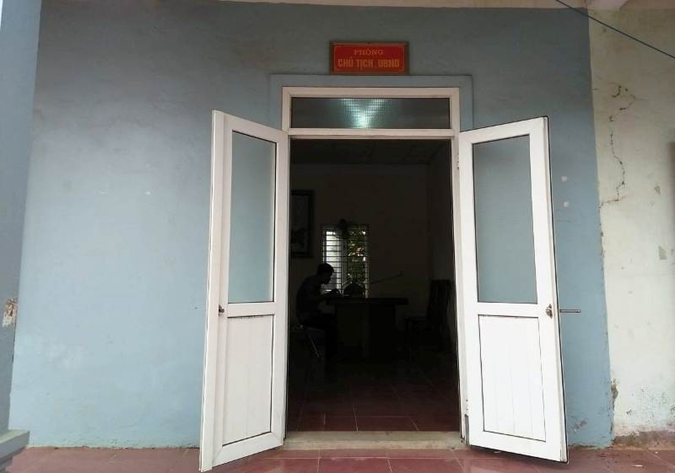 Một công nhân bị đuổi đánh vào tận phòng Chủ tịch UBND xã - 2 Phòng Chủ tịch UBND xã Trung Thành