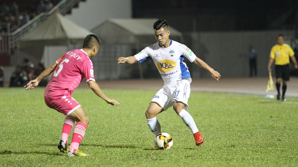 Văn Thanh không chơi ở hàng tấn công của HA Gia Lai, nhưng Văn Thanh lại là một trong những cầu thủ chạy cánh hay nhất Việt Nam 2 - 3 năm qua, cũng xứng đáng có tên ở đội tuyển (ảnh: Trọng Vũ)