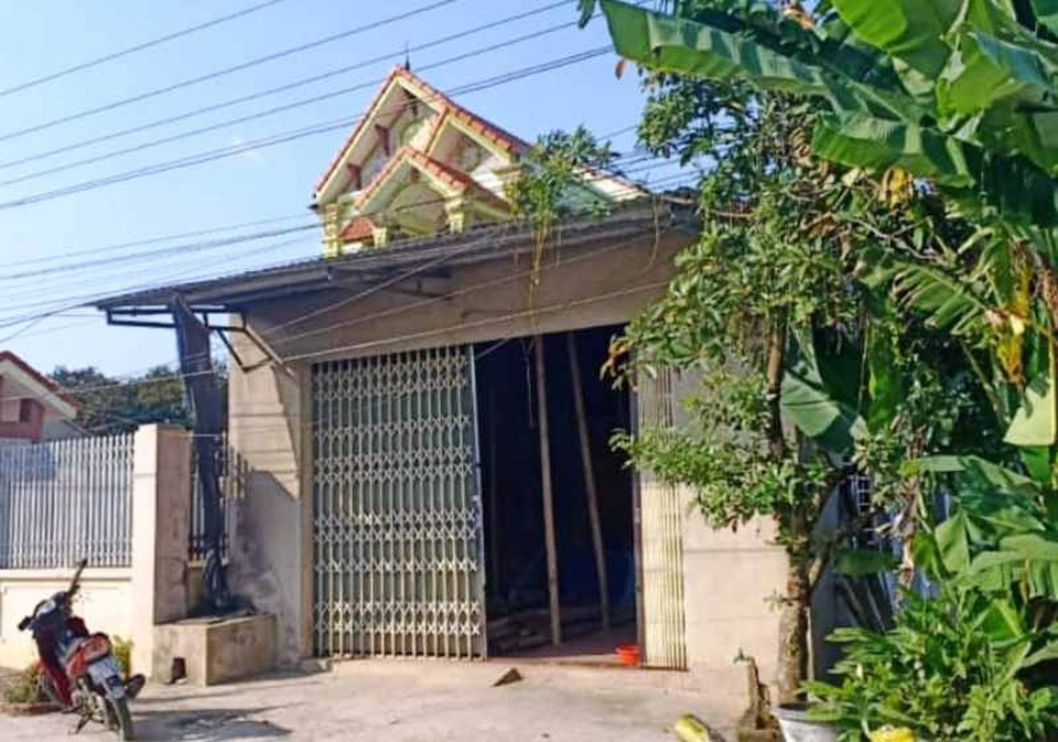 Nghi án mẹ ép 2 con cùng uống thuốc diệt cỏ tự vẫn vì giận chồng - 1
Căn nhà xảy ra sự việc.