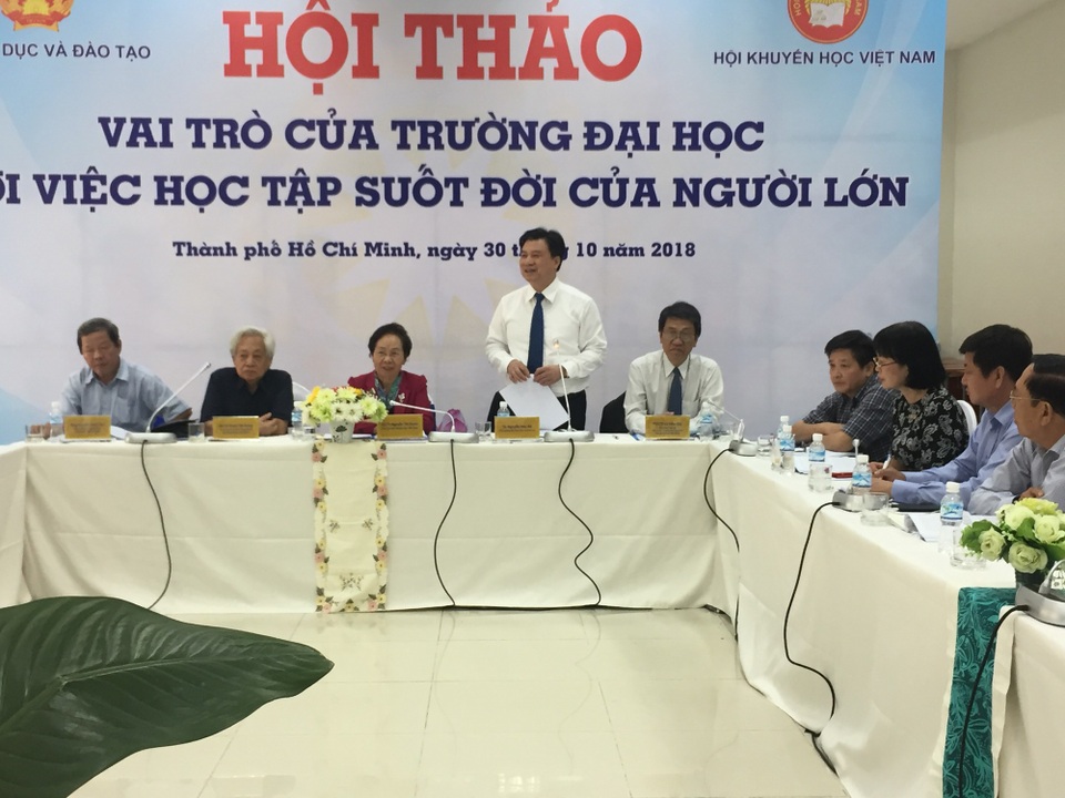 Thứ trưởng Bộ GD-ĐT Nguyễn Hữu Độ thì cho rằng trường ĐH cần mở rộng cơ hội tiếp cận cho người học