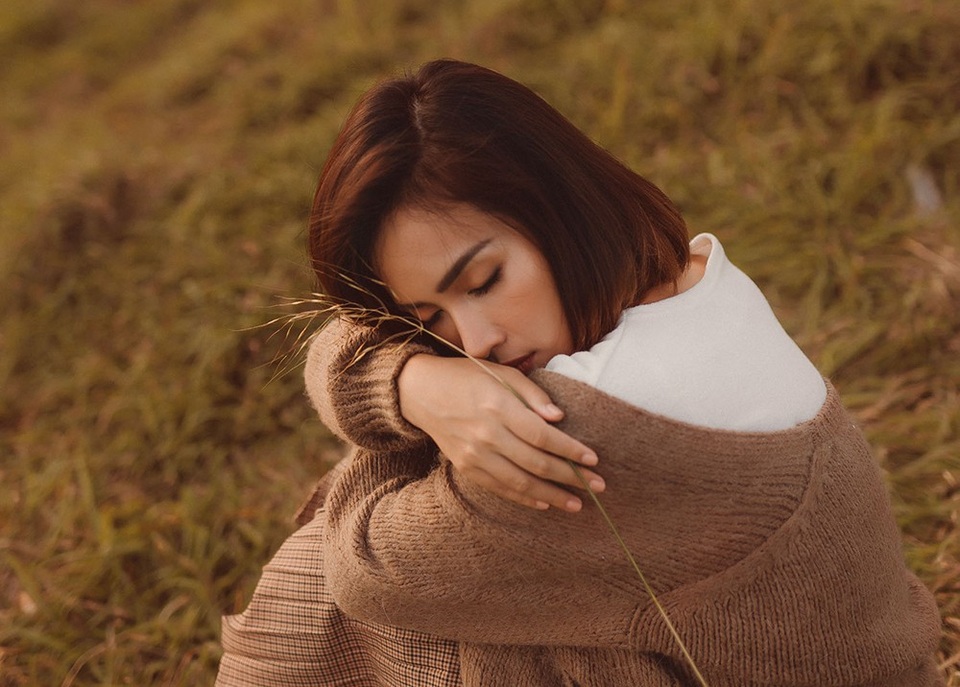 Ái Phương: Không công khai bạn trai vì chưa có gì đặc biệt để công bố - 4 Ái Phương chia sẻ, sự ra đi của mẹ là một đả kích rất lớn và có lẽ mãi cũng không thể cân bằng được sự mất mát này