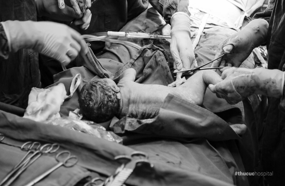 Khoảnh khắc chào đời của con chỉ được nhìn qua ảnh nhưng tôi cũng đã vô cùng xúc động