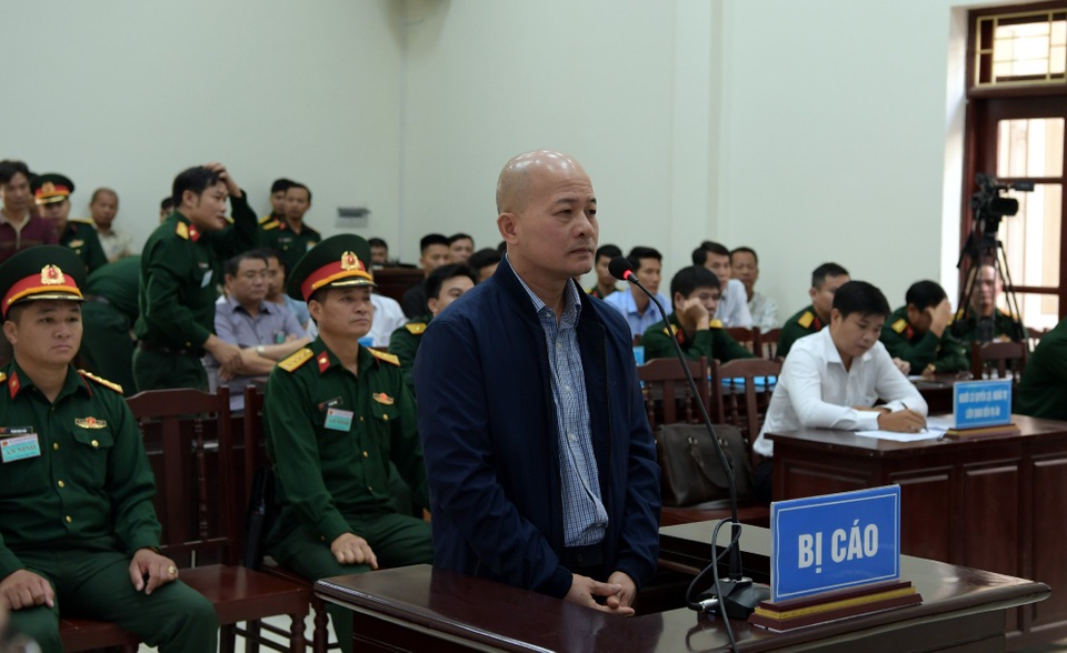 Út “trọc” Đinh Ngọc Hệ được đề nghị giảm án - 1
Bị cáo Đinh Ngọc Hệ tại phiên xử