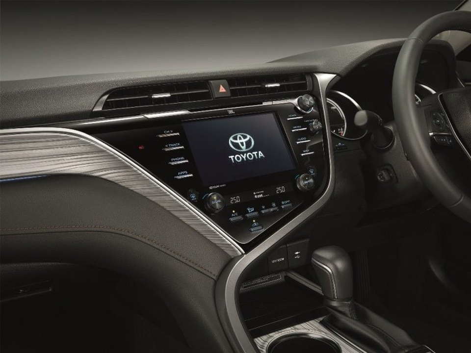 Toyota Camry thế hệ mới trình làng, giá từ hơn 1 tỉ đồng - 8 Toyota Camry thế hệ mới trình làng, giá từ hơn 1 tỉ đồng - 8