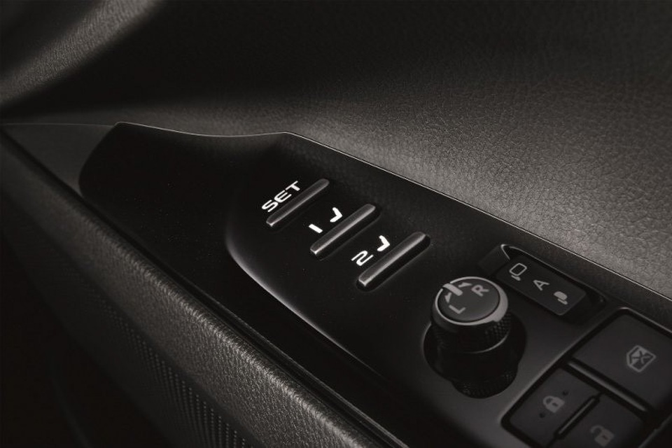 Toyota Camry thế hệ mới trình làng, giá từ hơn 1 tỉ đồng - 14 Toyota Camry thế hệ mới trình làng, giá từ hơn 1 tỉ đồng - 14