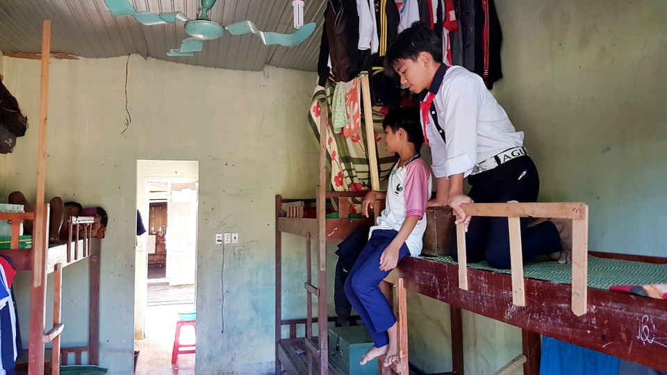 Các em học sinh bán trú ở vùng cao Tây Giang rất khó khăn khi không còn hỗ trợ của nhà nước