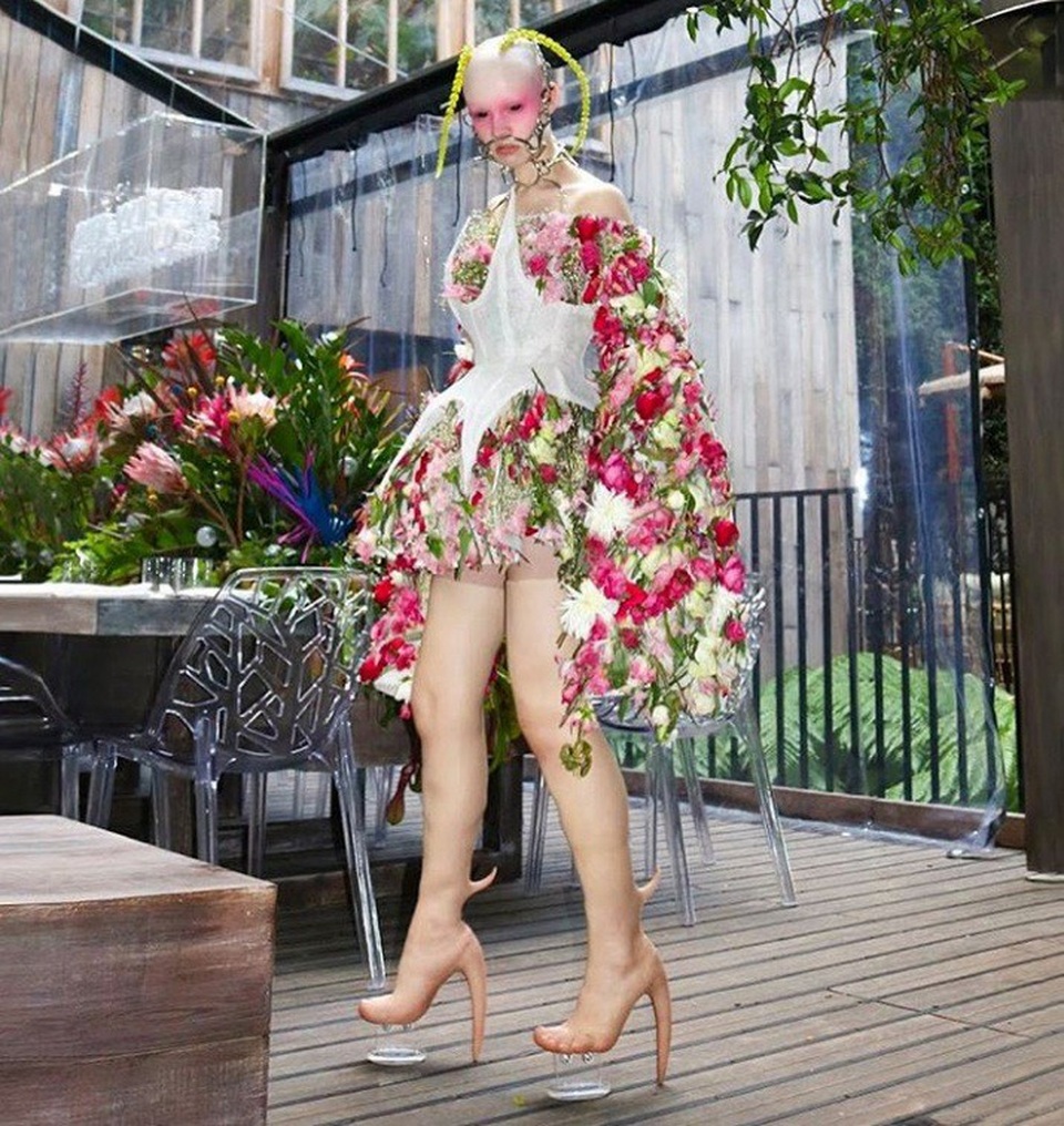 Bạn có chi 10.000 USD để mua đôi bốt “rùng rợn” này? - 5