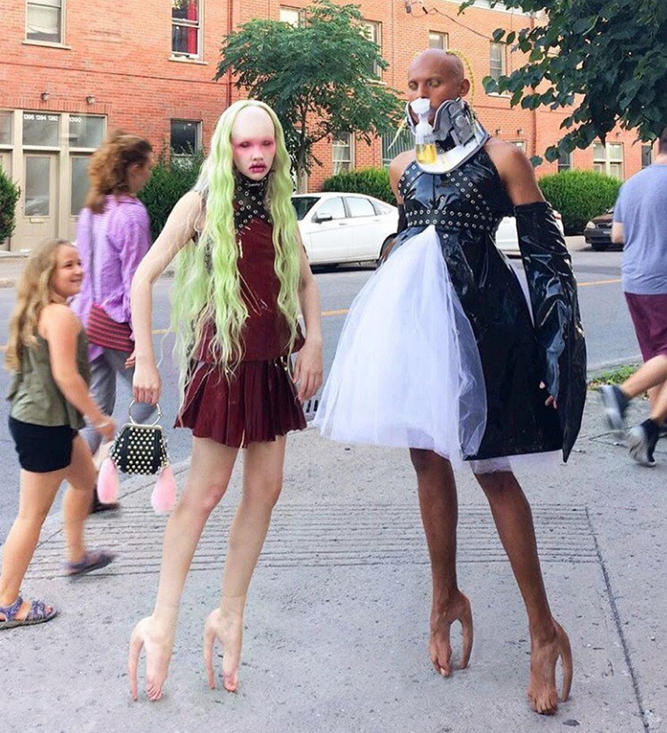 
Bạn có chi 10.000 USD để mua đôi bốt “rùng rợn” này?
