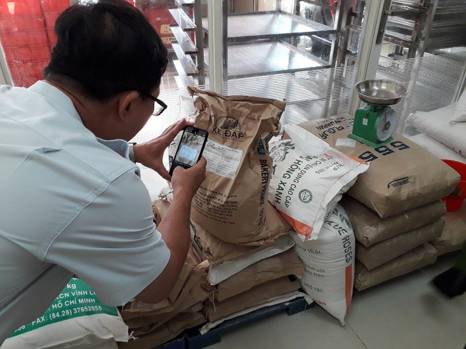 Hậu vụ hơn 50 học sinh ngộ độc: Phát hiện công ty dùng bơ lẫn... côn trùng làm bánh mỳ - 2 Ban Quản lý An toàn Thực phẩm đã quyết định xử phạt Công ty Đồng Tiến 84 triệu đồng