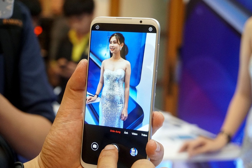 Meizu ra mắt điện thoại có cảm biến vân tay dưới màn hình, giá 12 triệu đồng - 5 Meizu ra mắt điện thoại có cảm biến vân tay dưới màn hình, giá 12 triệu đồng - 5