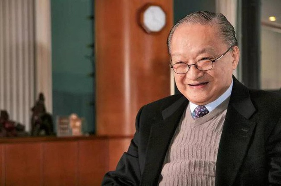 Kim Dung đã phát quang một đại lộ đặc biệt cho tiểu thuyết kiếm hiệp Hoa ngữ - 2 Nụ cười Kim Dung đã tắt ở tuổi 94 nhưng những tác phẩm của ông vẫn còn sống mãi.