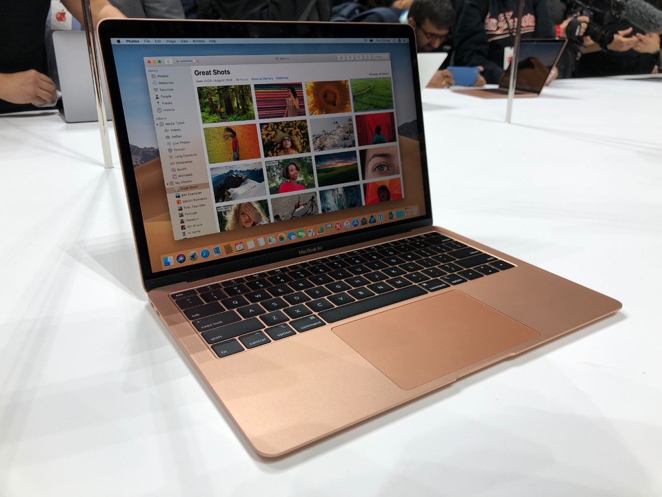 Cận cảnh chiếc laptop siêu mỏng MacBook Air thế hệ mới của Apple - 4 Sản phẩm sở hữu viền màn hình mỏng hơn so với thế hệ cũ