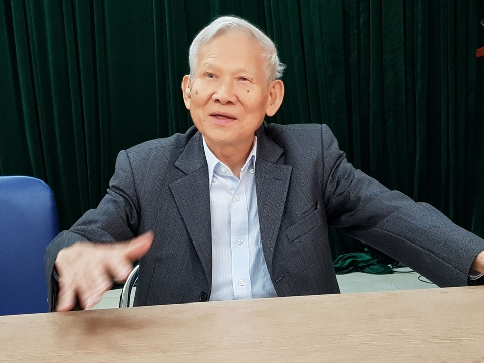 Tiết lộ bất ngờ về sự ra đời của “Con cò bé bé” và bé Xuân Mai - 1 Nhạc sĩ Lê Xuân Thọ chia sẻ về hoàn cảnh sáng tác ca khúc thiếu nhi nổi tiếng Con cò bé bé tại buổi giới thiệu chương trình ca nhạc Tình yêu Hà Nội lần thứ XI (Ảnh: Nguyễn Hằng)