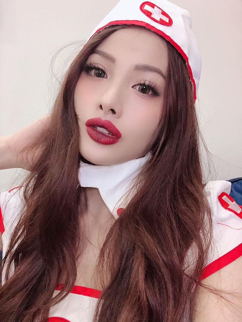 Sao Việt cùng các nhóc tì nhà sao hóa trang Halloween - 17 Yaya Trương Nhi hóa thân thành nữ y tá xinh đẹp nhưng đầy ma mị, cô cho biết mình đã mất 1 tiếng để có được hình ảnh này.