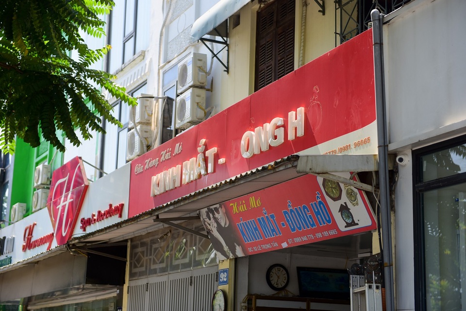 Biển hiệu "đồng phục hàng loạt" ở Hà Nội thất bại sau 2 năm - 10 Biển hiệu "đồng phục hàng loạt" ở Hà Nội thất bại sau 2 năm - 10