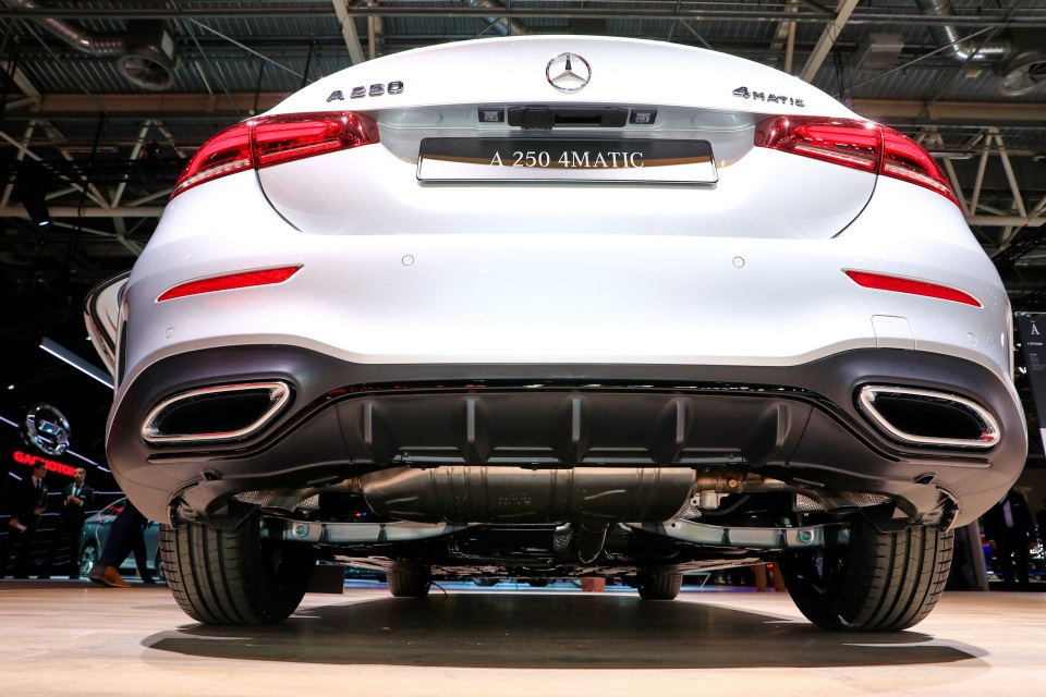 Bộ sưu tập ống xả ô tô kiểu "giả cầy" tại Paris Motor Show - 11 Bộ sưu tập ống xả ô tô kiểu "giả cầy" tại Paris Motor Show - 11