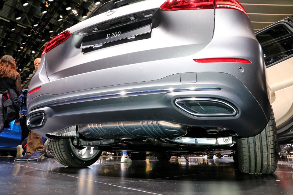 Bộ sưu tập ống xả ô tô kiểu "giả cầy" tại Paris Motor Show - 10 Bộ sưu tập ống xả ô tô kiểu "giả cầy" tại Paris Motor Show - 10