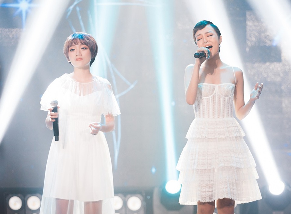 Gương mặt mới trong chương trình lần này là hai gọng hát đầy nội lực trong The voice 2018 là Gia Nghi và Thái Bình trong ca khúc “Yêu xa”. Thái Bình với chất giọng khỏe khoắn và kết hợp cùng Gia Nghi với cách xử lí đặc trưng đã làm ca khúc “Yêu xa” có một tinh thần khác.