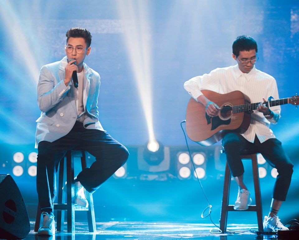 Isaac còn để lại ấn tượng đẹp với khán giả yêu nhạc khi thể hiện ca “Giá ngày đầu đừng nói thương nhau” với phong cách acoustic, chỉ với duy nhất 1 chiếc guitar cùng những âm thanh mộc mạc, Isaac đã chứng minh là mình có thể chạm được trái tim của những người thưởng thức âm nhạc khó tính nhất.