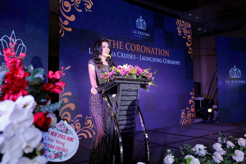 Bà Thu Trần, chủ tịch hội đồng thành viên công ty TNHH Sen Hoàng Gia - đơn vị sở hữu thương hiệu Du thuyền La Regina phát biểu khai mạc tại sự kiện