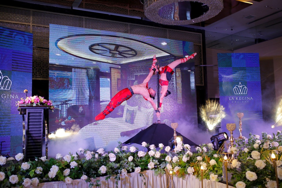 Tiết mục xiếc nghệ thuật đương đại ấn tượng trên nền Video giới thiệu Du thuyền La Regina Legend