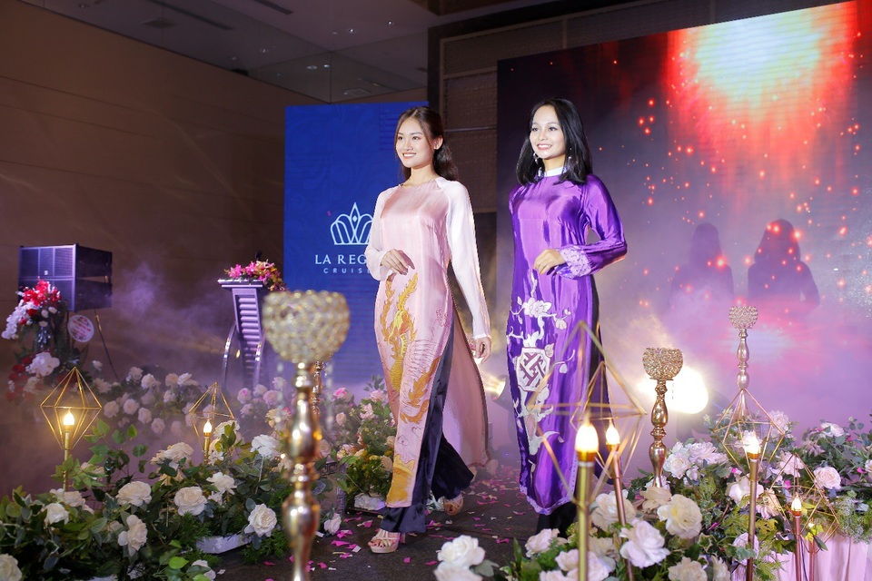 Màn trình diễn áo dài Nữ Cung, Huế