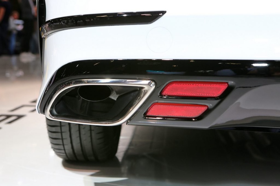 Bộ sưu tập ống xả ô tô kiểu "giả cầy" tại Paris Motor Show - 7 Bộ sưu tập ống xả ô tô kiểu "giả cầy" tại Paris Motor Show - 7