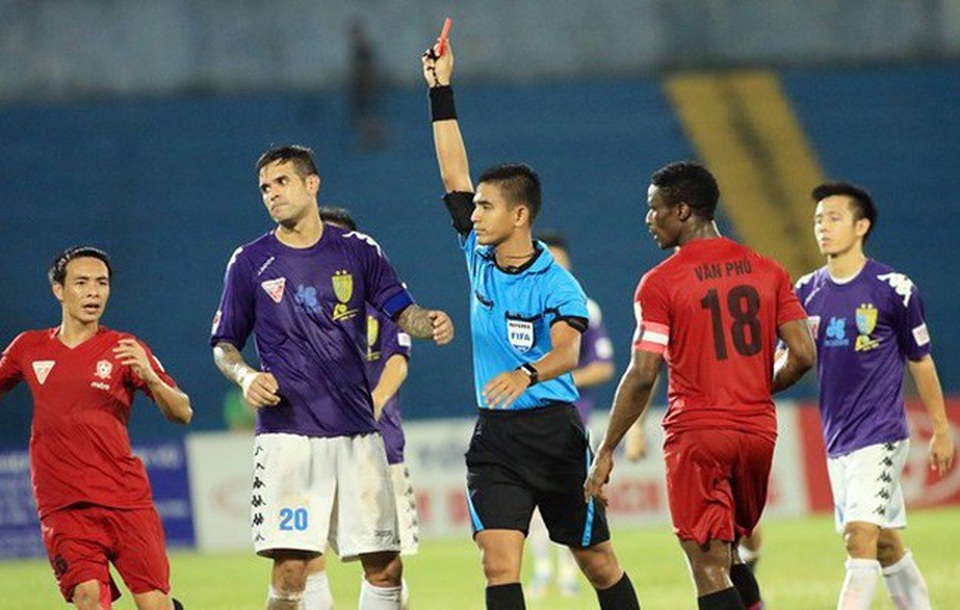 Trọng tài Malaysia bắt trận chung kết ngược V-League 2018 - 1
Trọng tài Nagor Amir Bin Noor Mohamed sẽ bắt trận đấu then chốt Cần Thơ - Nam Định