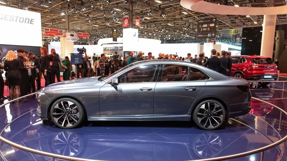 "Soi" kỹ hai mẫu xe VinFast trên sàn Triển lãm ô tô Paris 2018 - 6 "Soi" kỹ hai mẫu xe VinFast trên sàn Triển lãm ô tô Paris 2018 - 6
