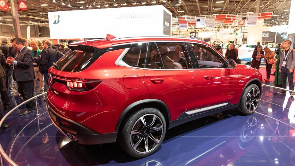 "Soi" kỹ hai mẫu xe VinFast trên sàn Triển lãm ô tô Paris 2018 - 28 "Soi" kỹ hai mẫu xe VinFast trên sàn Triển lãm ô tô Paris 2018 - 28