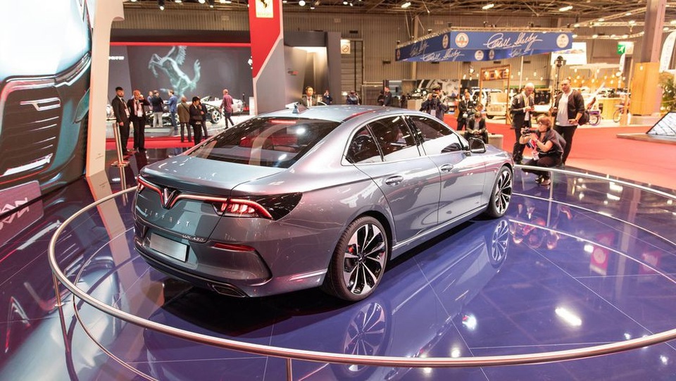 "Soi" kỹ hai mẫu xe VinFast trên sàn Triển lãm ô tô Paris 2018 - 9 "Soi" kỹ hai mẫu xe VinFast trên sàn Triển lãm ô tô Paris 2018 - 9